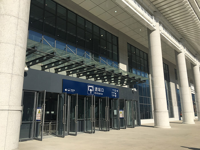 全國、省市政協(xié)委員體驗蘭渝鐵路、視察階州廣場