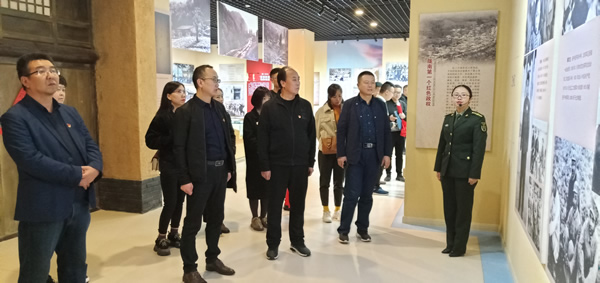 市龍江集團(tuán)開展“不忘初心、牢記使命”主題黨日活動